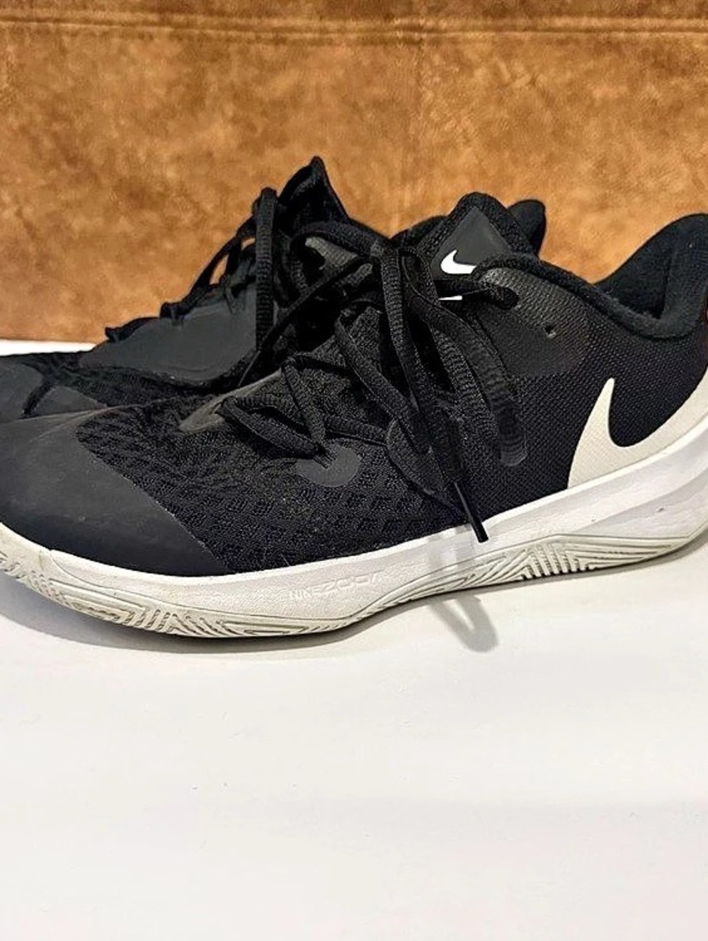 Nike Kyrie Flytrap Black & White US 9 Athletic Shoes